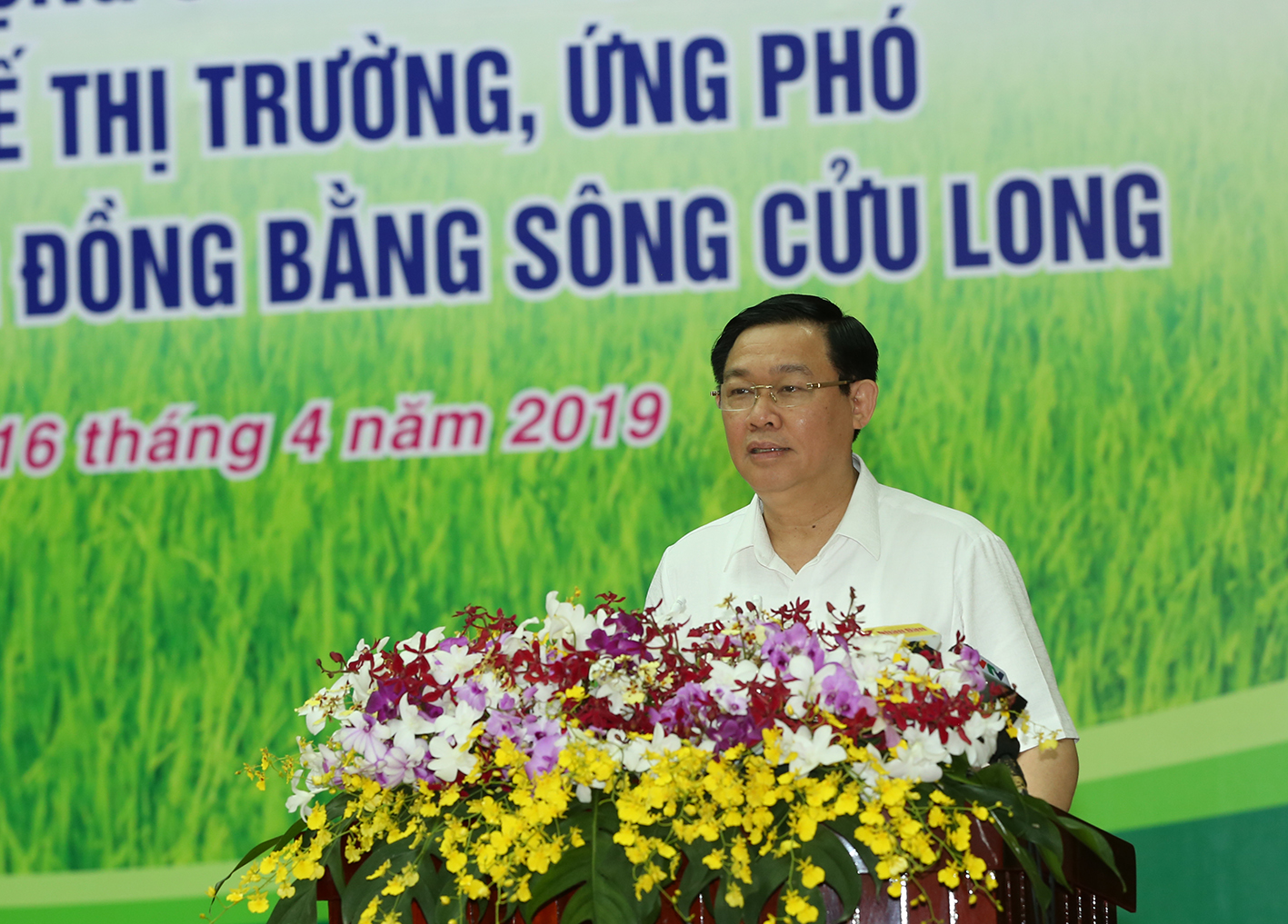 Phó Thủ tướng Vương Đình Huệ phát biểu tại diễn đàn.