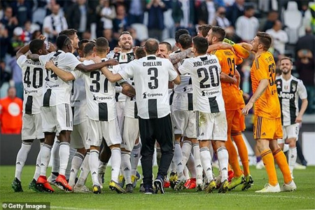 Ronaldo cùng Juventus lập kỷ lục.