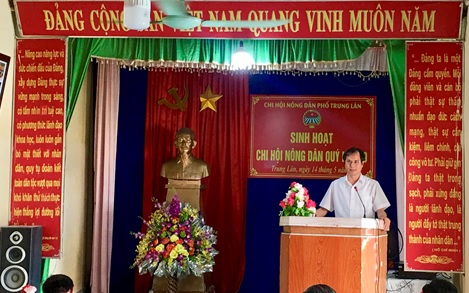 Đồng chí Bùi Thiện Thi – TUV, Bí thư Huyện ủy Yên Khánh phát biểu tại buổi sinh hoạt chi hội