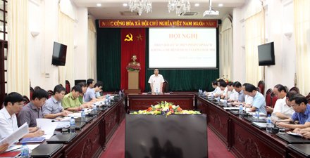 Đồng chí Đinh Văn Điến, Phó Bí thư Tỉnh ủy, Chủ tịch UBND tỉnh chủ trì hội nghị.
