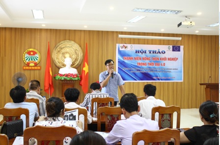 Đ/c Hoàng Ngọc Chinh - Phó chủ tịch HND tỉnh phát biểu tại buổi hội thảo.
