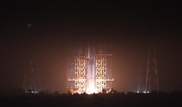 Tên lửa Trường Chinh-7 Y5 mang theo tàu vũ trụ Thiên Châu-4 được phóng từ Bãi phóng tàu vũ trụ Văn Xương ở bờ biển phía Nam tỉnh Hải Nam (Trung Quốc) sáng 10/5/2022. (Ảnh: THX/TTXVN)