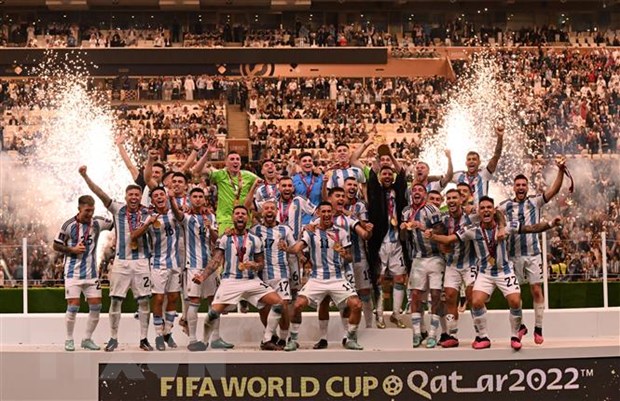 Argentina giành cúp vô địch World Cup 2022 ở Doha, Qatar ngày 18/12/2022. (Ảnh: AFP/TTXVN)