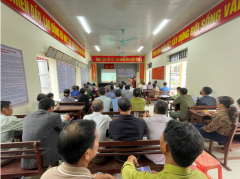 Các đại biểu tham dự bàn giao và tiếp nhận tài sản công Trung tâm Dạy nghề và Hỗ trợ nông dân- Hội Nông dân tỉnh Ninh Bình.