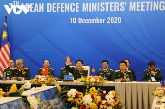 Hội nghị Bộ trưởng Quốc phòng các nước ASEAN mở rộng (ADMM+) lần thứ 7 khai mạc trực tuyến tại Hà Nội.