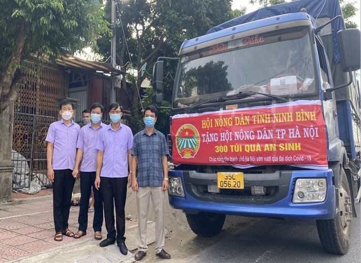HND tỉnh Ninh Bình xuất phát chuyến quà thứ ba hỗ trợ HVND  TP Hà Nội
