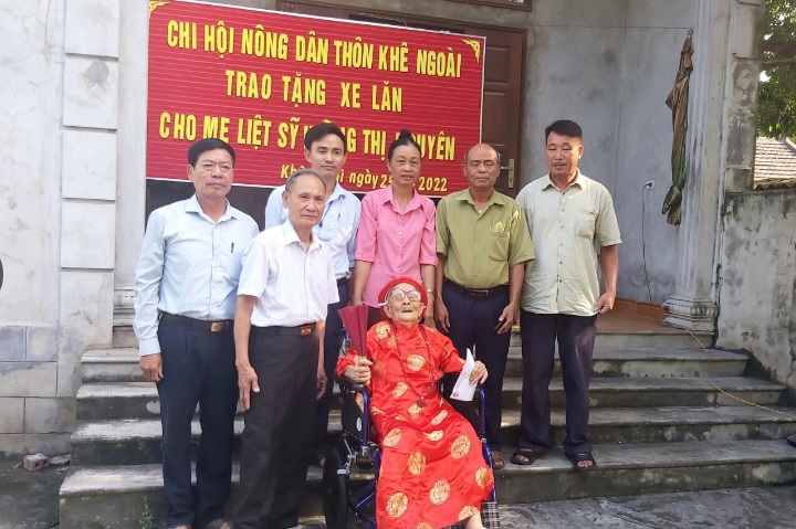 Hội Nông dân xã Ninh Hải tổ chức tổng vệ sinh nghĩa trang Liệt sỹ nhân dịp kỷ niệm 75 năm Ngày Thương binh liệt sỹ