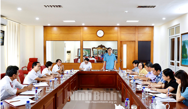 Đoàn giám sát làm việc tại Ngân hàng nông nghiệp và PTNT Chi nhánh huyện Yên Khánh ( Ảnh nguồn Báo Ninh Bình).