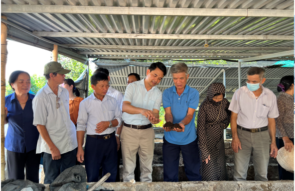 Đoàn tới thăm các mô hình xử lý rác thải hữu cơ thân thiện với môi trường trên địa bàn huyện Gia Viễn