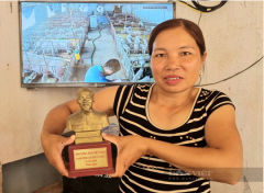 Bà Trần Thị Thục, nông dân Việt Nam xuất sắc 2022, nhiều lần được khen thưởng trong sản xuất kinh doanh giỏi. Ảnh: Vũ Thượng